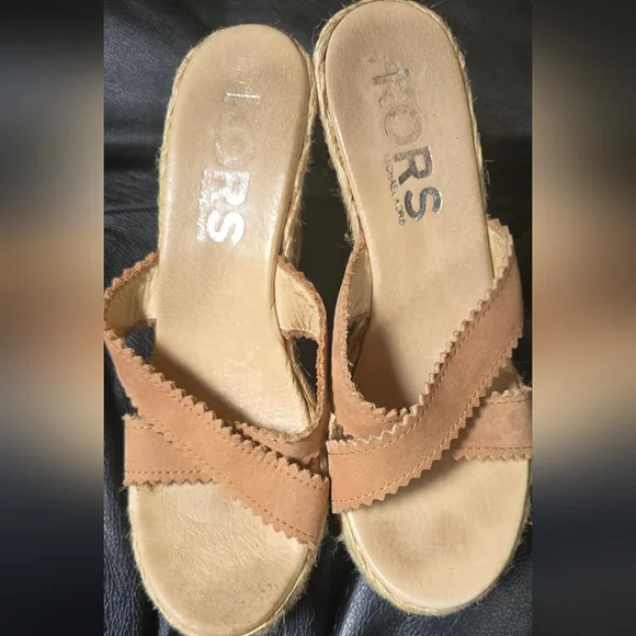 Michael Kors KORS Tan Wedge Women's Leather Sandals Sz7 - Picture 1 of 6